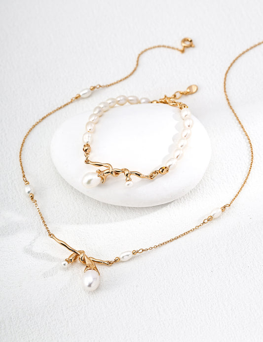 The Knot Pearl Set