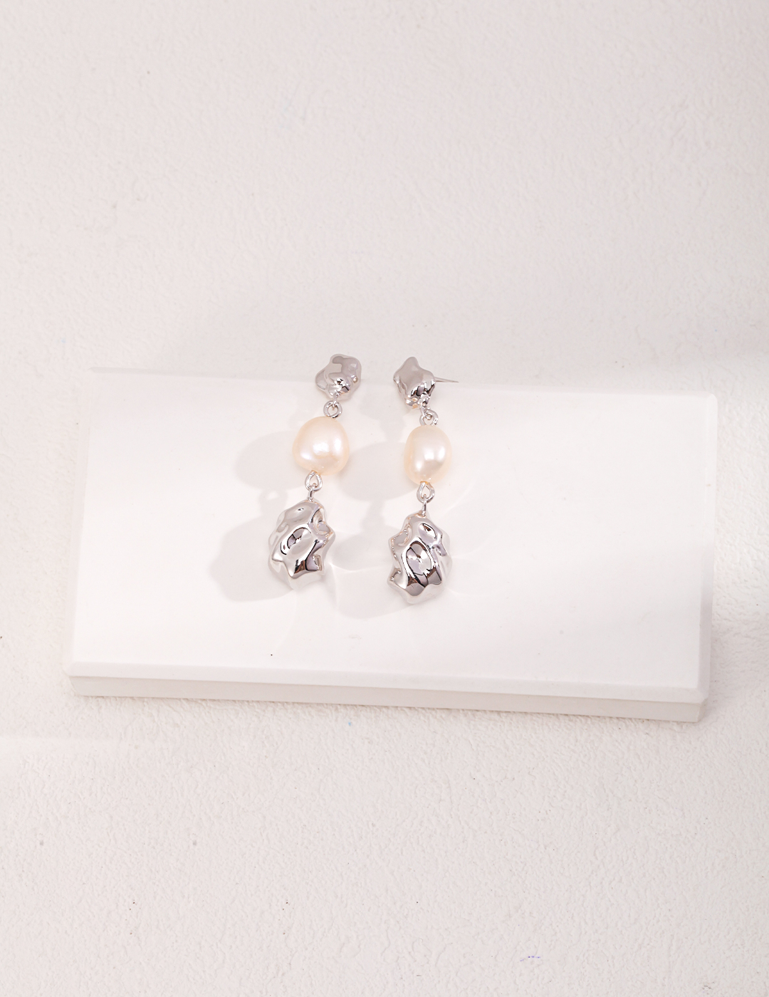 Aprielle Jewelry Natural Pearl Stud Earrings Platinum