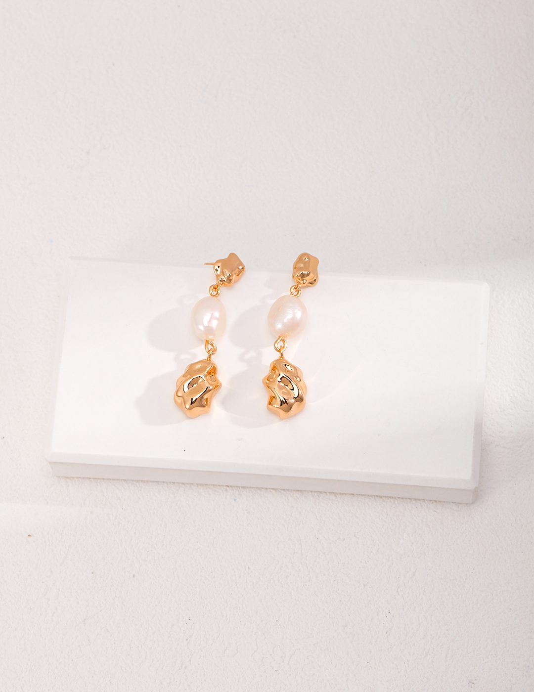 Aprielle Jewelry Natural Pearl Stud Earrings Gold