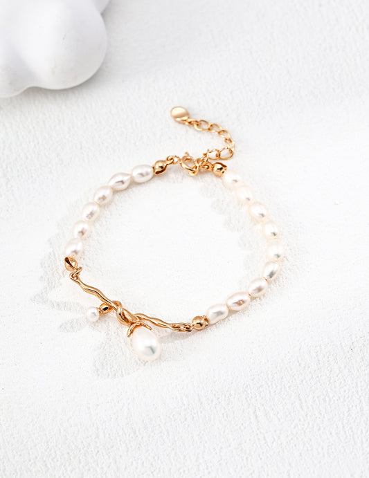 The Knot Pearl Bracelet